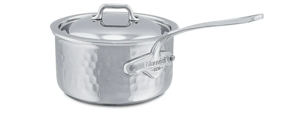 mauviel-m-elite-casserole-martel-e-5-plis-0-8-l-avec-couvercle-incurv-et-poign-e image 1