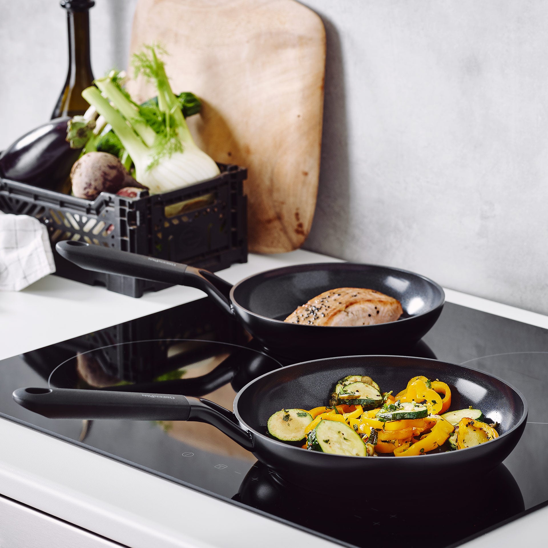 greenpan-collection-smart-set-de-2-po-les-empilables-sans-bords-c-ramique-sans-p image 2