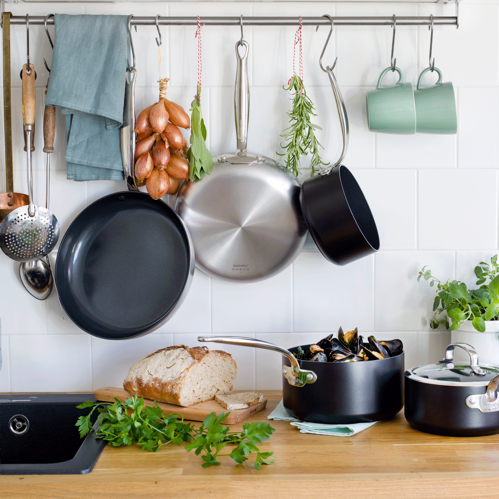 greenpan-barcelona-casserole-avec-2-becs-verseurs-aluminium-ultra-pais-magneto-t image 5