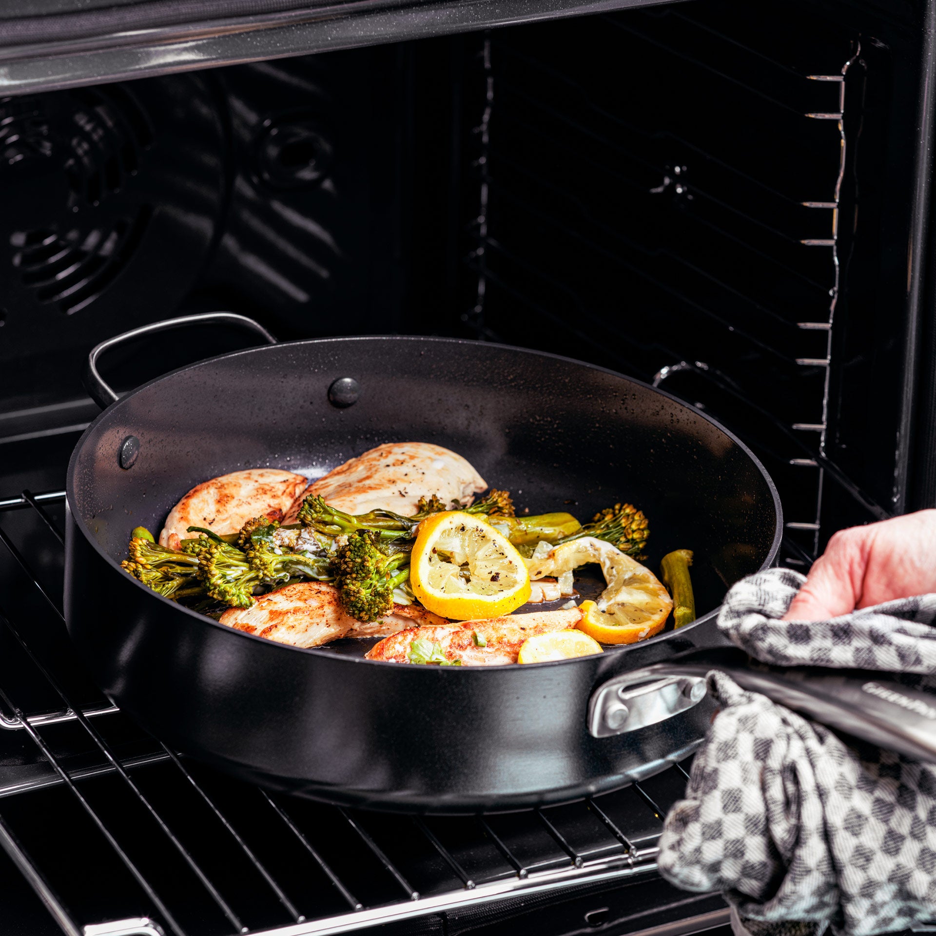 greenpan-copenhagen-sauteuse-28-cm-avec-couvercle-aluminium-tremp-rev-tement-dia image 8