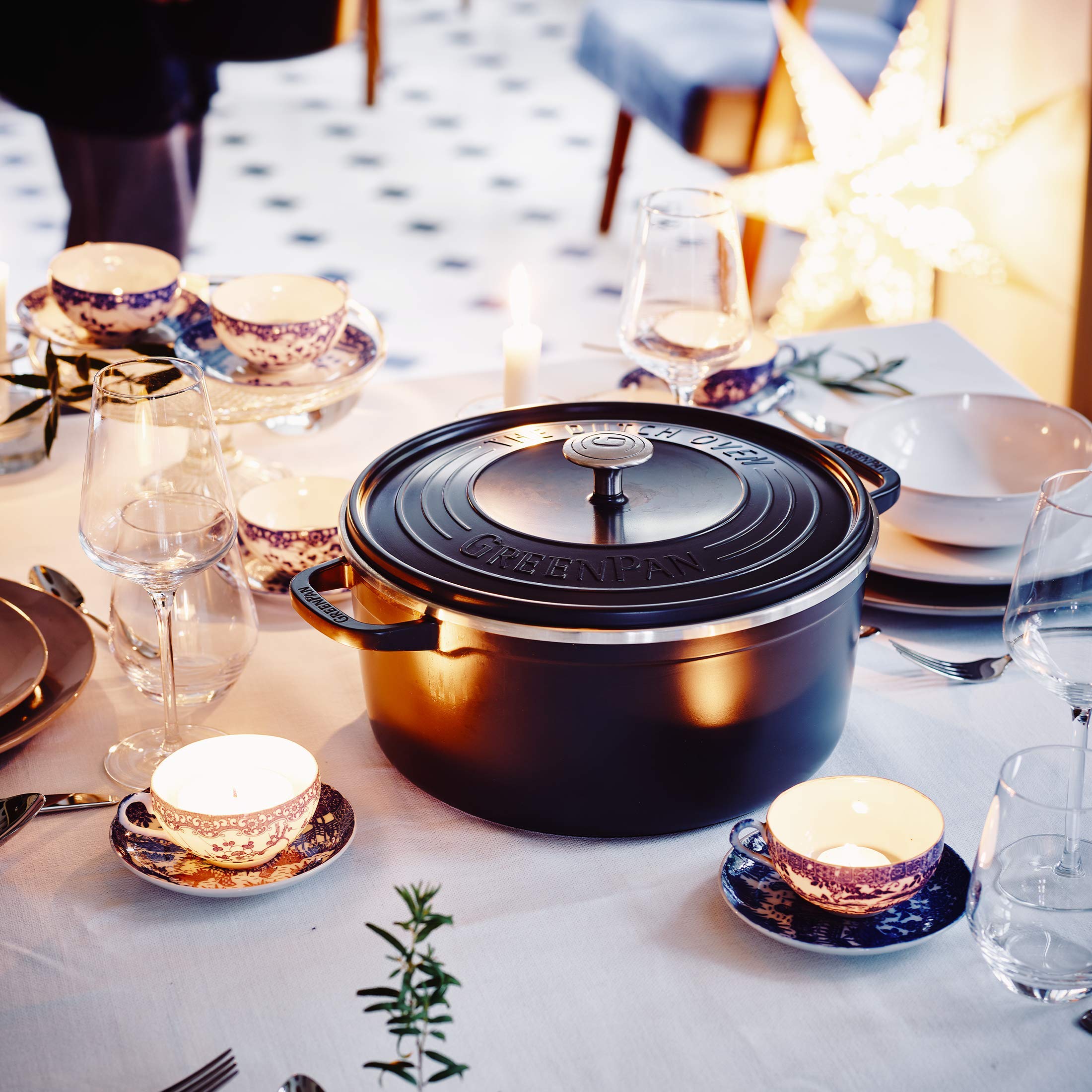 greenpan-featherweights-cocotte-casserole-ronde-24-cm-4-2-l-en-fonte-d-aluminium image 2
