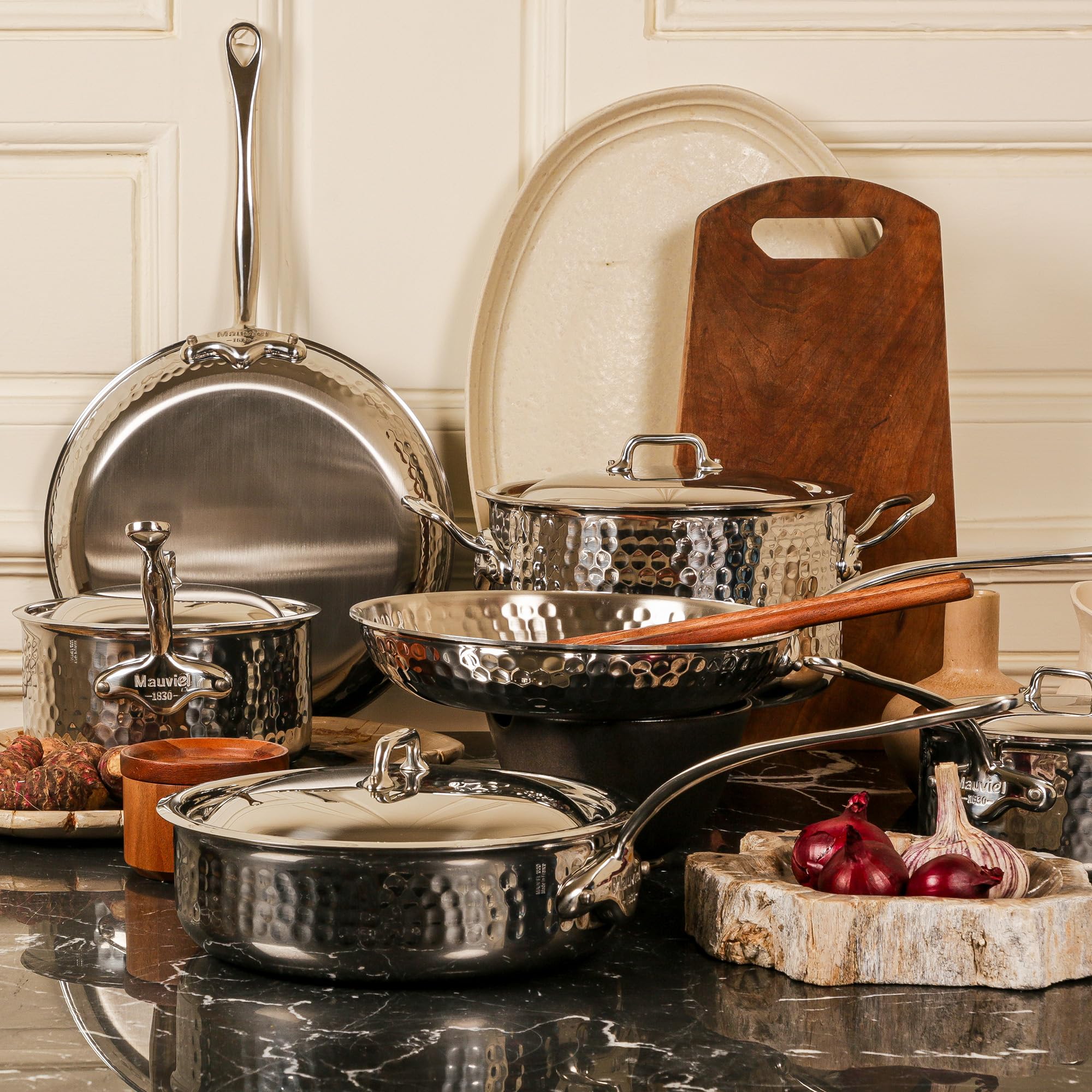 mauviel-m-elite-casserole-martel-e-5-plis-0-8-l-avec-couvercle-incurv-et-poign-e image 2