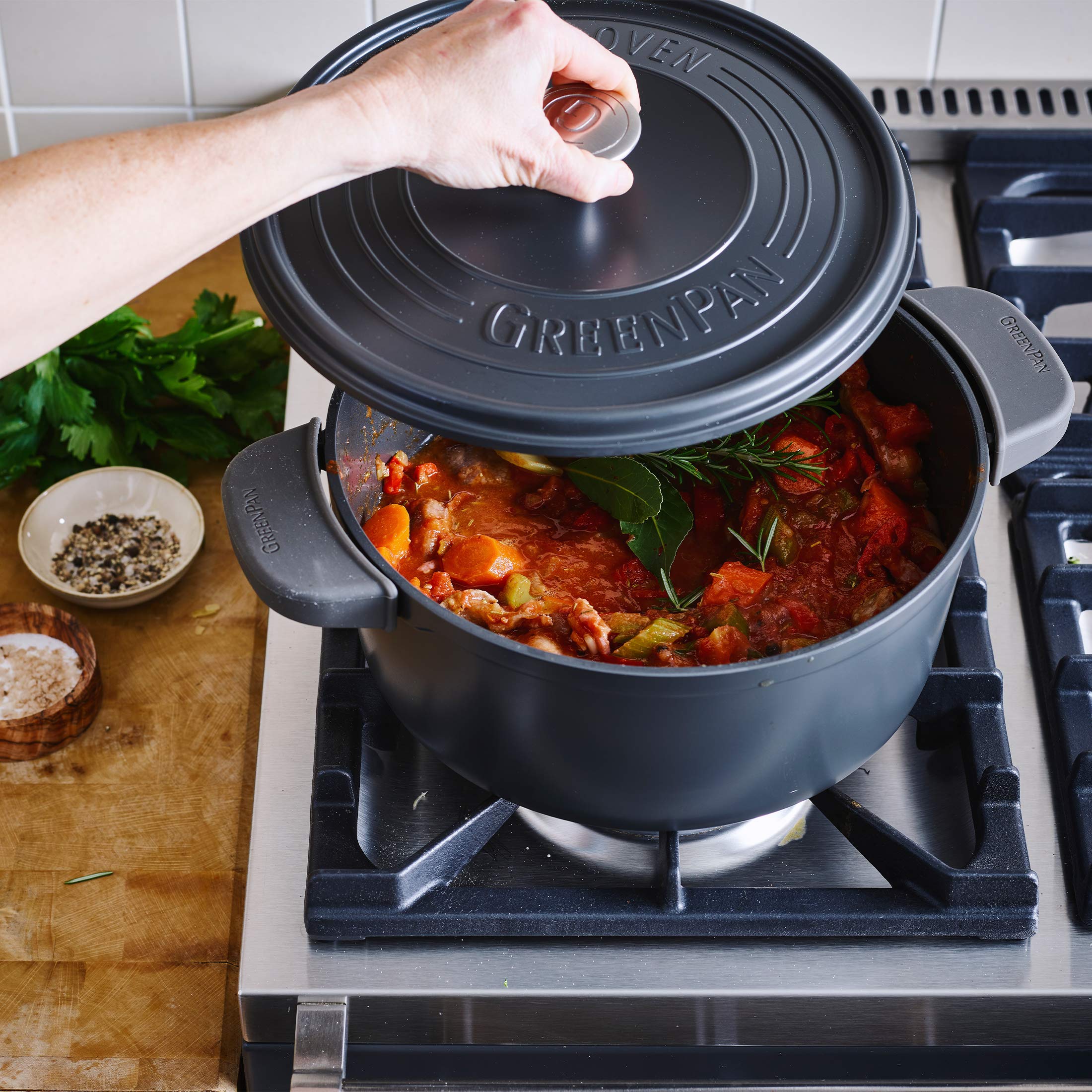 greenpan-featherweights-cocotte-casserole-ronde-24-cm-4-2-l-en-fonte-d-aluminium image 6