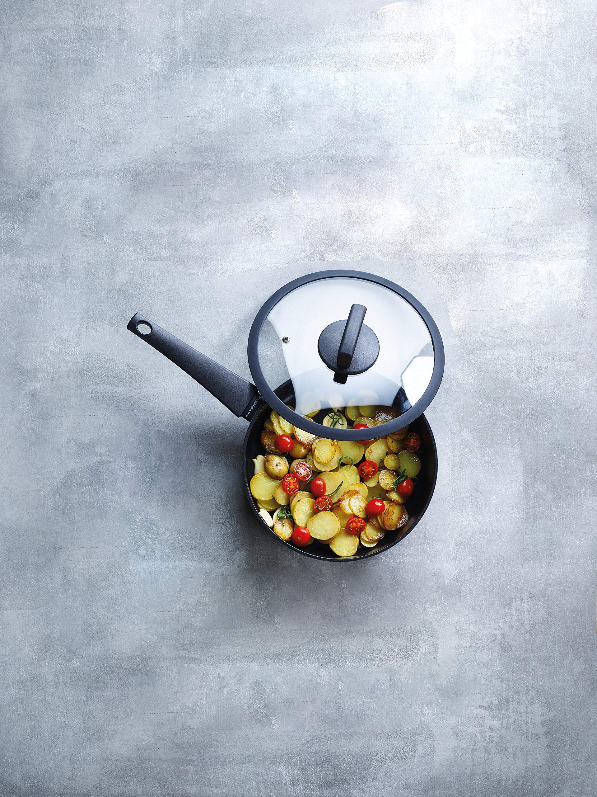 beka-kitchen-fun-13860304-wok-30-cm-en-aluminium-endurci-fond-induction-extra-la image 3
