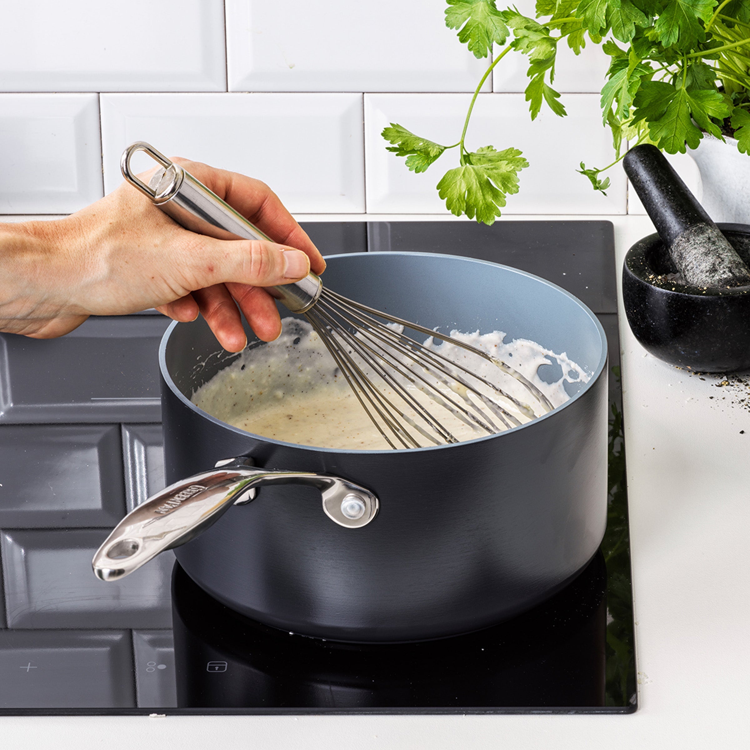 greenpan-valencia-pro-casserole-18-cm-avec-couvercle-aluminium-anodis-fond-magne image 7