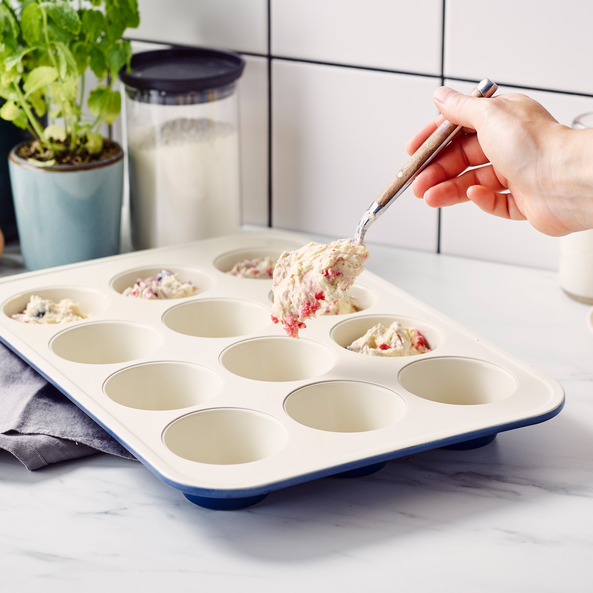 greenpan-greenlife-contour-bleu-moule-12-muffins-acier-haute-qualit-avec-rev-tem image 5