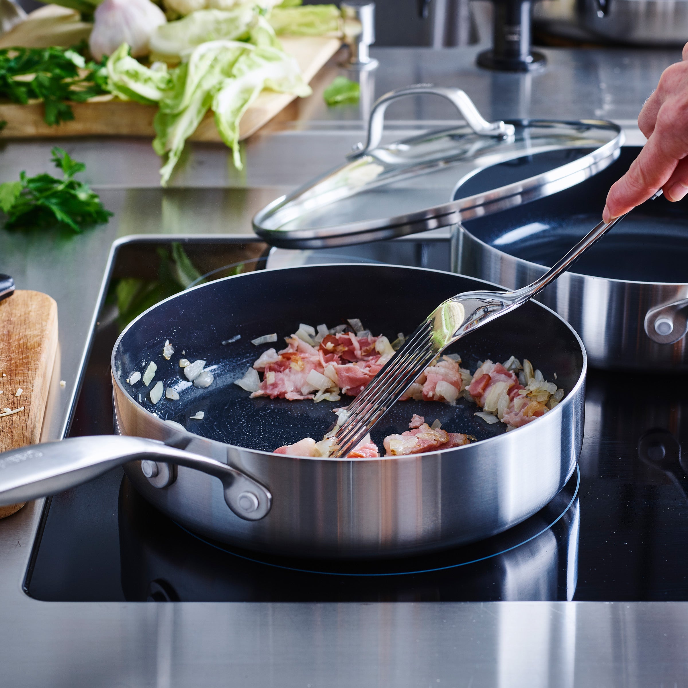 greenpan-geneva-sauteuse-24-cm-avec-couvercle-inox-3-couches-finition-bross-e-to image 3