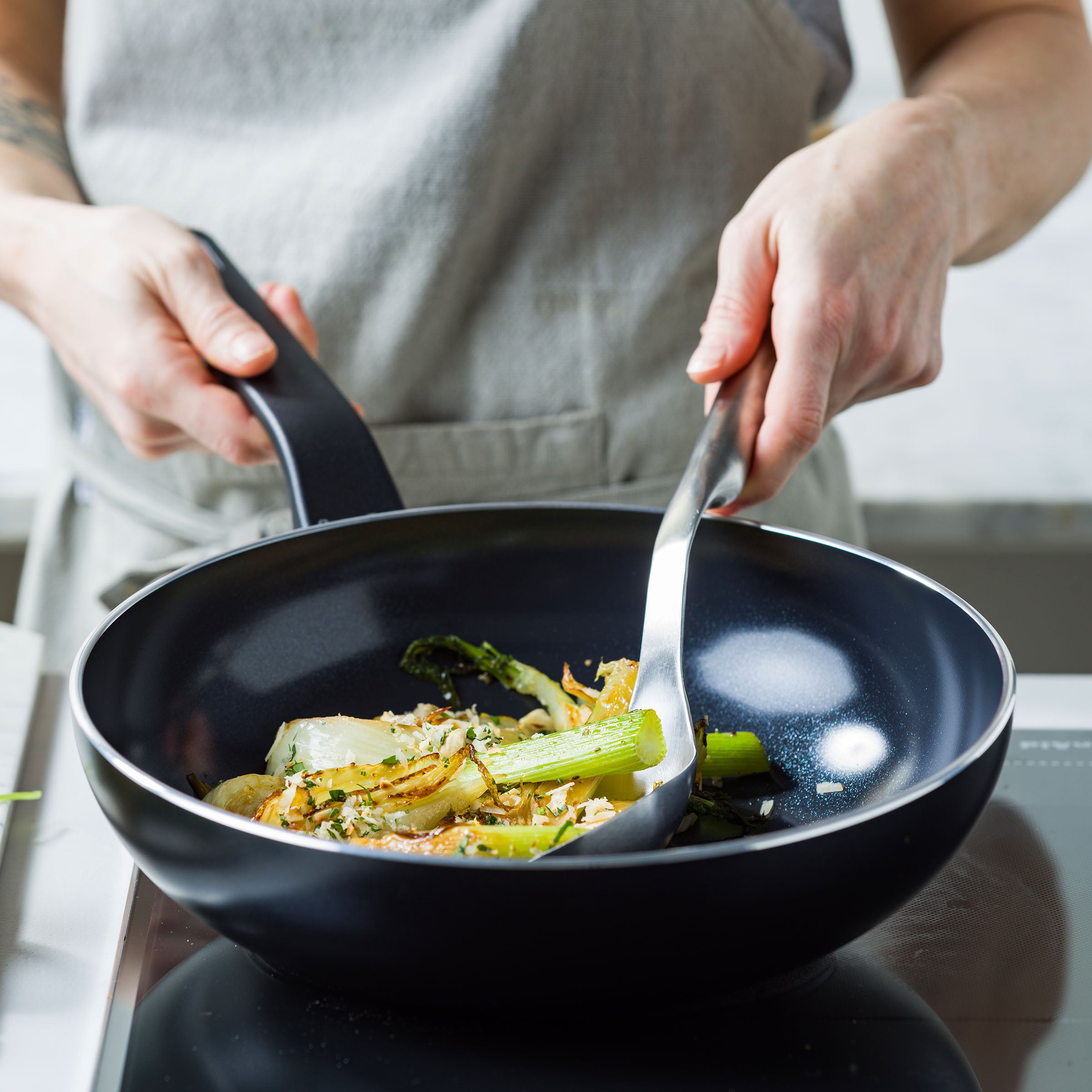 greenpan-essence-wok-28-cm-antiadh-sif-c-ramique-thermolon-sans-pfas-compatible- image 4