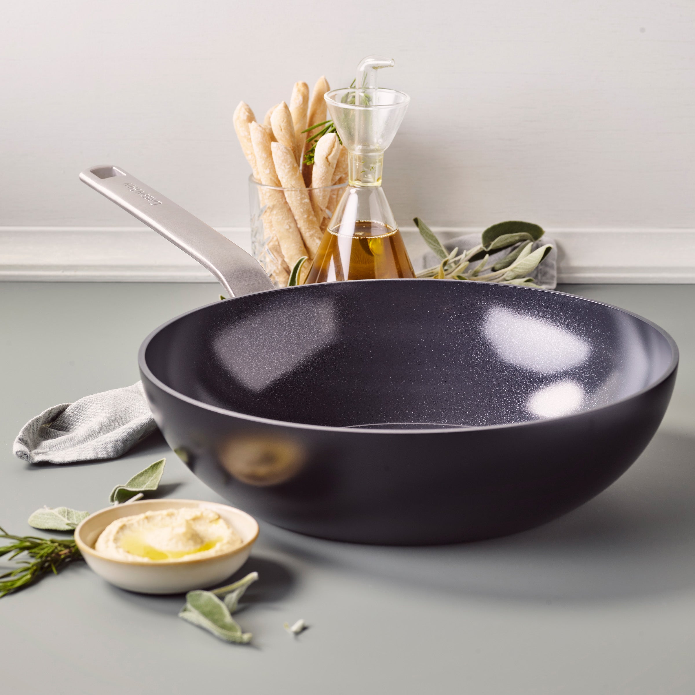 greenpan-black-wok-28-cm-en-aluminium-recycl-avec-poign-e-amovible image 5