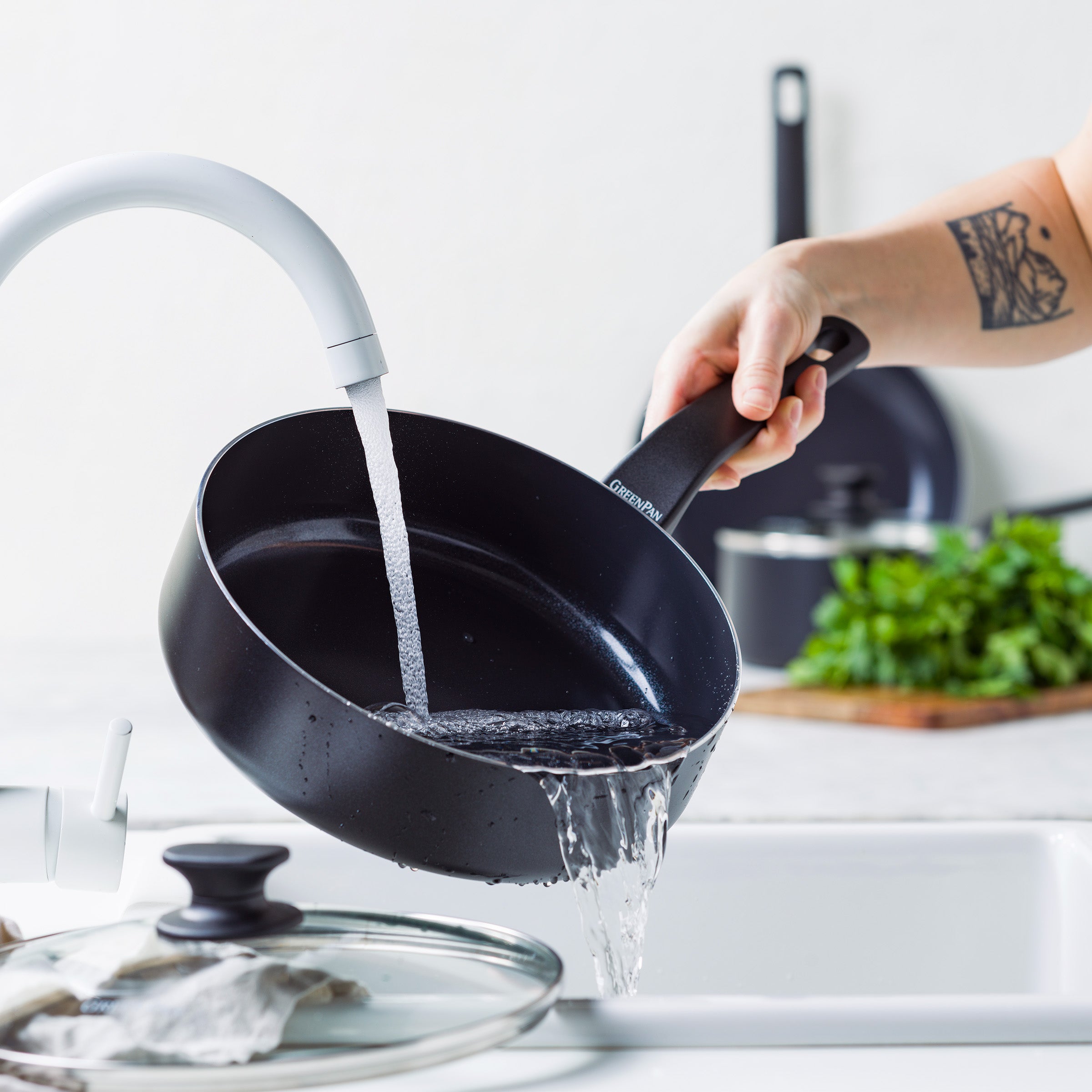greenpan-essence-sauteuse-avec-rev-tement-c-ramique-thermolon-sans-pfas-poign-e- image 7