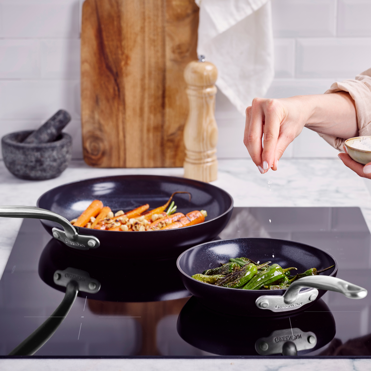 greenpan-barcelona-set-de-2-po-les-20-28-cm-aluminium-extra-pais-induction-magne image 2