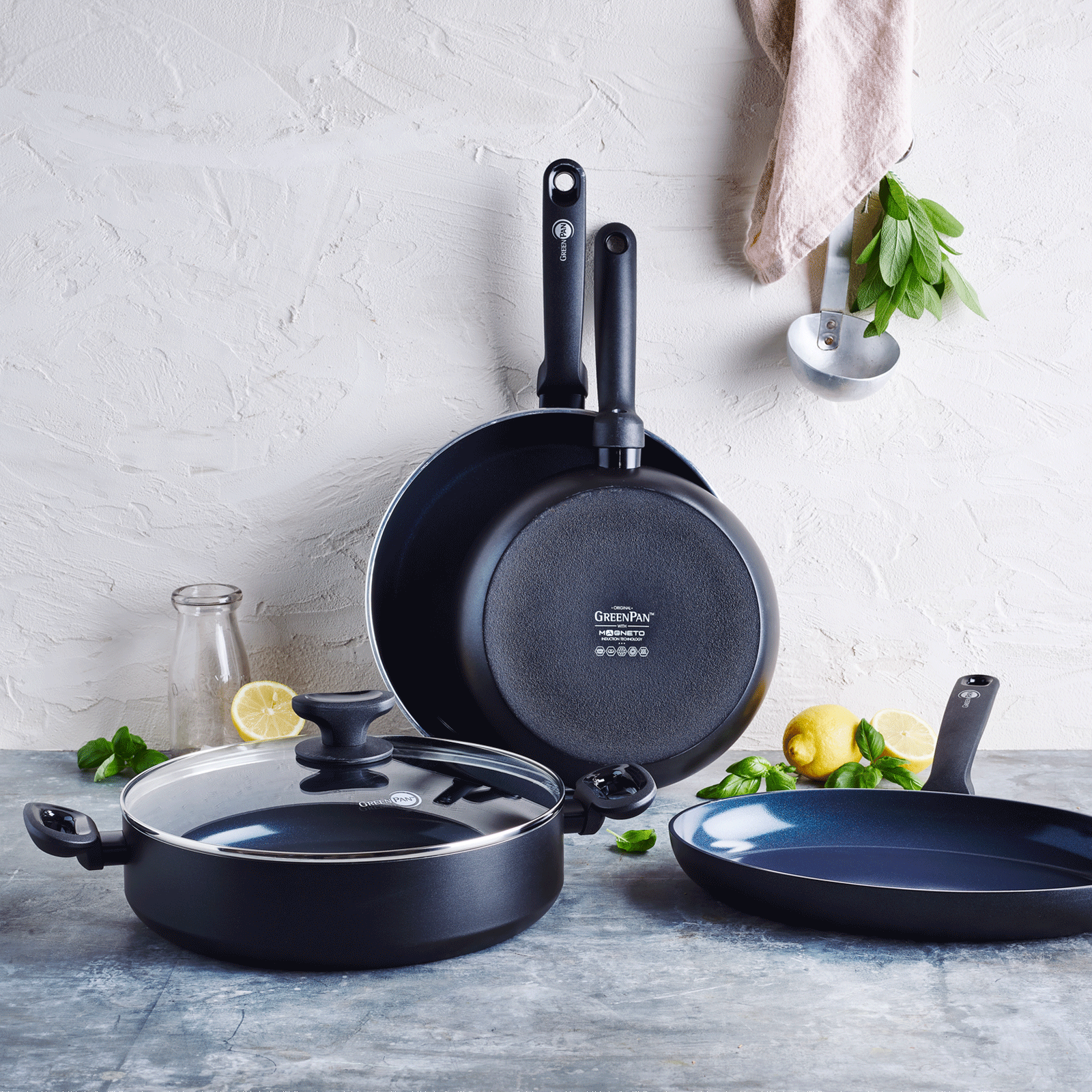 greenpan-torino-sauteuse-avec-couvercle-bords-droits-surface-de-cuisson-25-plus- image 7