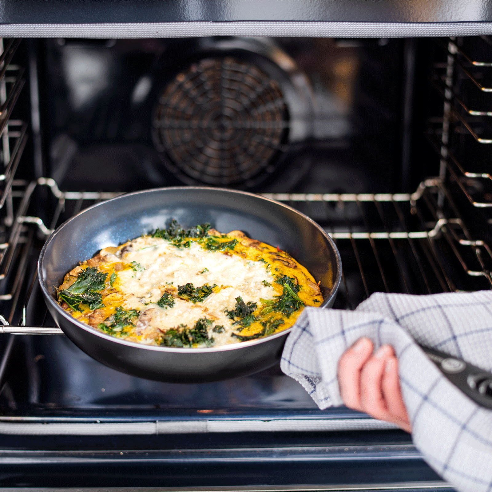 greenpan-torino-sauteuse-avec-couvercle-bords-droits-surface-de-cuisson-25-plus- image 5